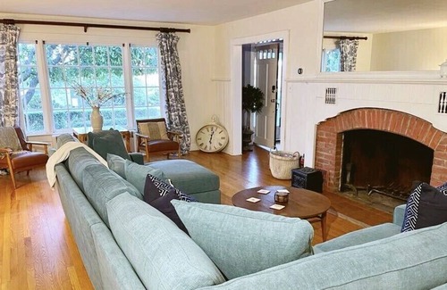 South Nyack Maison | NEW! Nyack Beauty ⭐️⭐️⭐️⭐️⭐️ Luxury home with stunning Hudson River views - sleeps 8