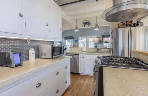 Peaks Island Maison | New Ocean-front, Peaks Island, Portland home, Beaches,