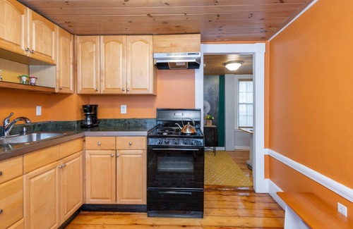 Salem Appartement | *Omi's Downtown Halloween Retreat|Salem+HocusPocus