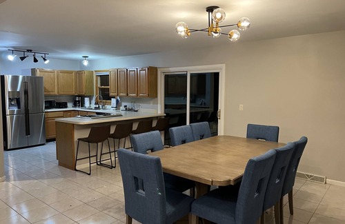 The Galena Territory Maison | New on the market. Updated 5 bedroom modern home new on the market.