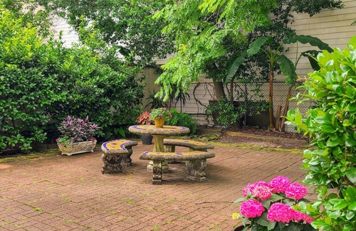 Lower Garden District Copropriété | New Orleans charm, gated parking!