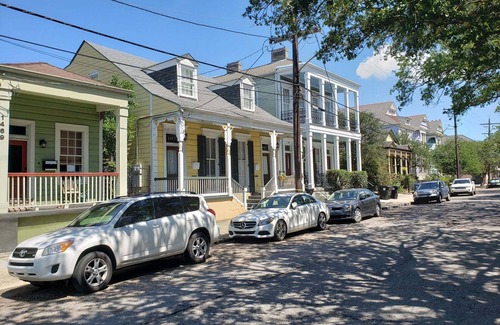 Lower Garden District Copropriété | New Orleans charm, gated parking!