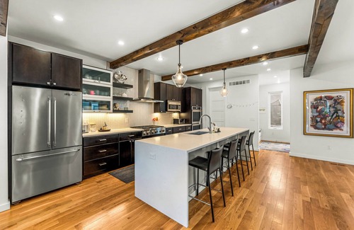 University Park Maison | New! Perfect for group/family! Trampoline/FirePit