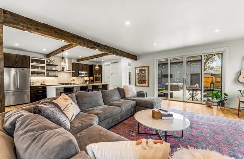 University Park Maison | New! Perfect for group/family! Trampoline/FirePit