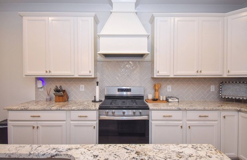 Auburn - Opelika Maison | NEW! Plains Getaway In Auburn, 3BR/3BA townhome that sleeps 8 w/EV Charger!