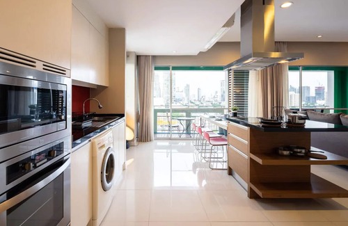 Khlong Toei Appartement | NOUVEAU / POOL / Hi-SWifi / DailyClean / SKYVIEW @ MRT Sirikit / ETA