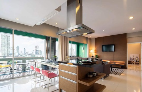 Khlong Toei Appartement | NOUVEAU / POOL / Hi-SWifi / DailyClean / SKYVIEW @ MRT Sirikit / ETA