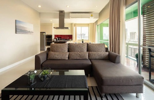 Khlong Toei Appartement | NOUVEAU / POOL / Hi-SWifi / DailyClean / SKYVIEW @ MRT Sirikit / ETA