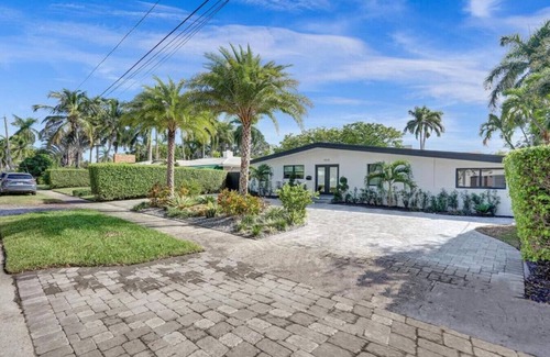 Hendricks and Venice Isles Maison | New ! Pool house 3-bedroom home Victoria Park