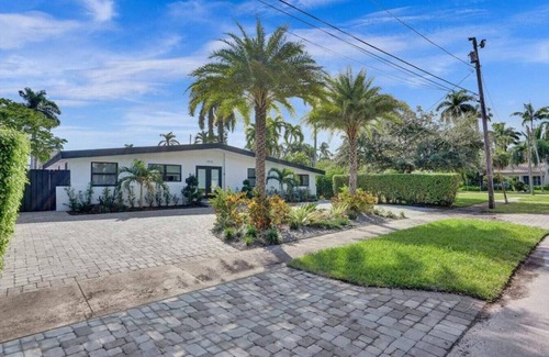 Hendricks and Venice Isles Maison | New ! Pool house 3-bedroom home Victoria Park