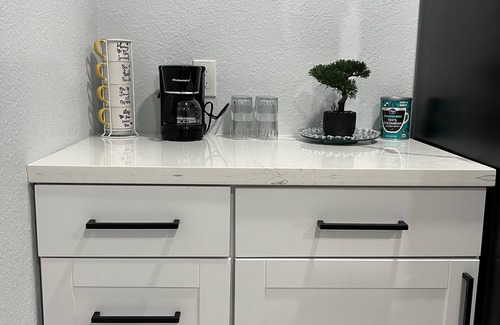 Cactus View Maison | NEW! Private Modern Home Near Sky Harbor Airport! AFFORDABLE!