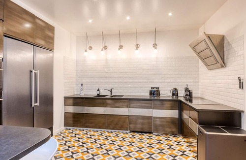 Saint Blaise Appartement | New! Private Pool Paradise: Modern 4BR/2BA Oasis in Paris.
