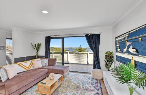 Sunshine Maison | New Property Seabreeze Bungalow - Lakeview Sunset Delight at Sunshine on Lake Macquarie