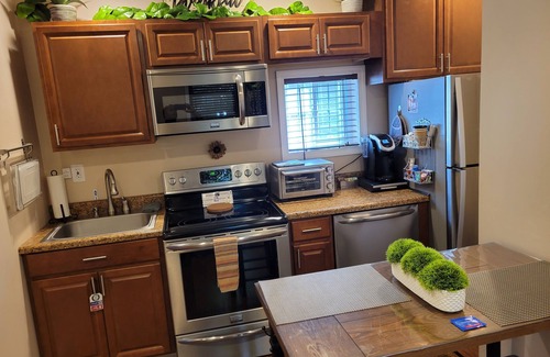 Albany Appartement | NEW Queen Bed Modern Entire Apt!