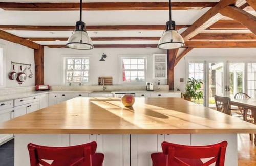 Hollowville Maison | NEW Quiet, private farmhouse, stunning mntn views!