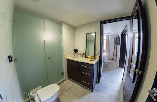 Santa Ana Copropriété | NEW! Refurbished smart condo, chic & unique. Private Patio