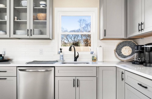 Saunderstown Maison | New* Remodeled private 3br/2ba w/neighborhood beach