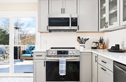 Saunderstown Maison | New* Remodeled private 3br/2ba w/neighborhood beach