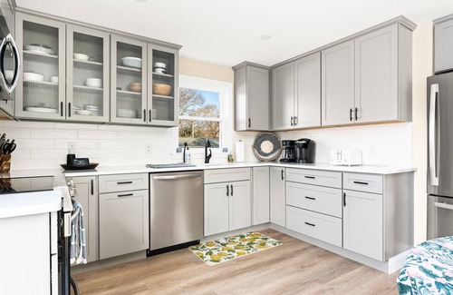Saunderstown Maison | New* Remodeled private 3br/2ba w/neighborhood beach