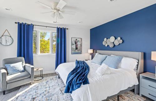 Utica Maison | New Renovated 5BD Home with Hot Tub Sauna & Game Rm