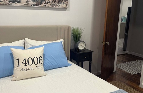 Angola on the Lake Maison | NEW!!! Renovated Beach Cottage, 0.4 mile walk to beach!