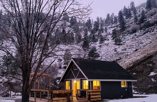 Okanagan-Similkameen Cabine | New! Renovated Pickers Cabin with beautiful views !