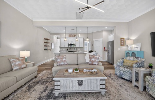 Northeast Virginia Beach Maison | New Rental | 4 BR | Group-Friendly Townhouse | Arcade Games | Beach 5 Min Walk