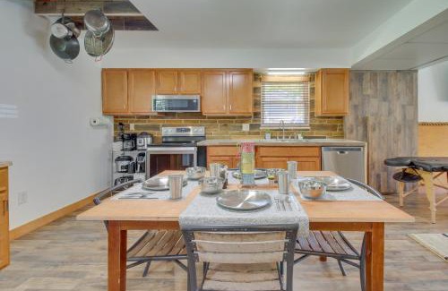 New Richmond Maison | New Richmond Home with Back Patio, Grill and Fire Pit!