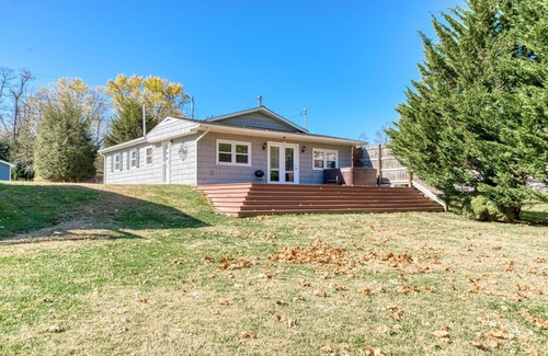 Belspring Maison | Riverfront 3 BD house, 20 minutes away from VT | All Amenities