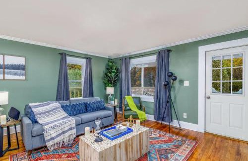 Summerlee Maison | New River Gorge Cottage w Hot Tub, Fire Pit, Grill