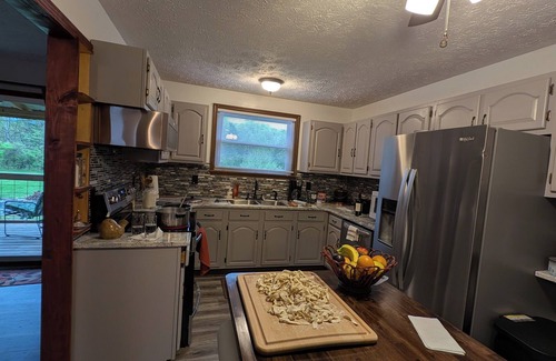 Fayetteville Maison | New River Gorge Pickleball Retreat, Hot Tub, Games, Family Fun Minutes To Town!