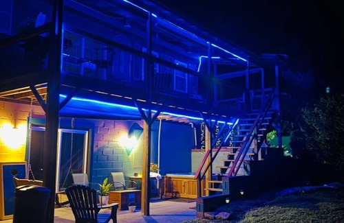 Fayetteville Maison | New River Gorge Pickleball Retreat, Hot Tub, Games, Family Fun Minutes To Town!