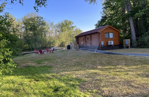 Waterloo Cabine | NEW! Rivers Edge Cabin