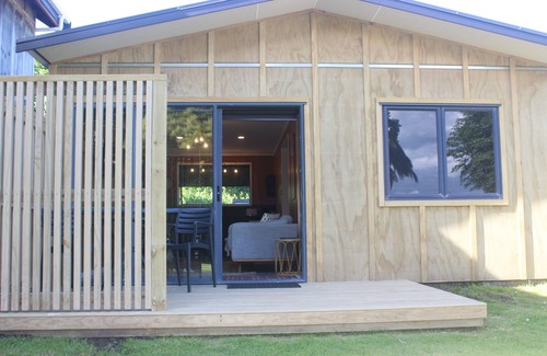 Athenree Cottage | New Romantic Retreat - 6 minutes to Waihi Beach