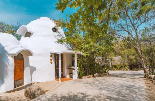 El Cacalote Cabine | New Ruins Off-The-Grid SuperAdobe Domes with Pool