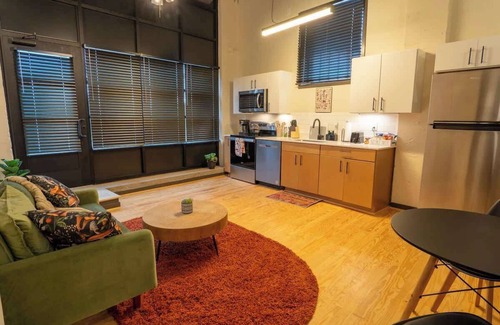 Martinsville Appartement | Newly Renovated 1 Bedroom apartment in uptown - safe - walkable