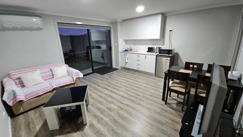Googong Appartement | New self-contained one bedroom within a house