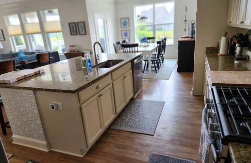 Millville Maison | Nouvelle maison SF sur étang près de Bethany Beach (à Bishops Landing), laissez-passer pour la piscine et la navette