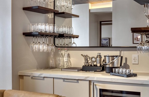 Empire Pass Copropriété | New Ski-In/Out Ultra Luxe Deer Valley Condo in Intimate Lodge. Superb restaurant