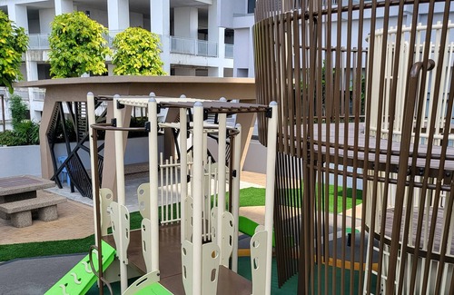 Bukit Indah Appartement | New Sky Trees AEON Bukit Indah, Netflix & Wifi Nearby eateries & entertainment