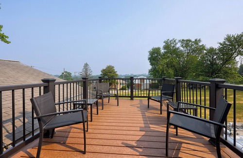 Ronks Maison | New! Sleeps 16! Across from Sight&Sound! Location!