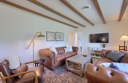 Ronks Maison | New! Sleeps 16! Across from Sight&Sound! Location!