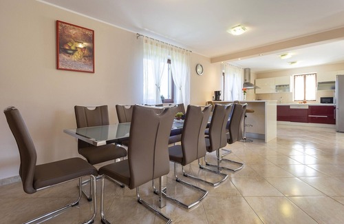 Zabrezani Appartement | NOUVEAU!! Appartement spacieux et luxueux avec piscine privée de 50m2!