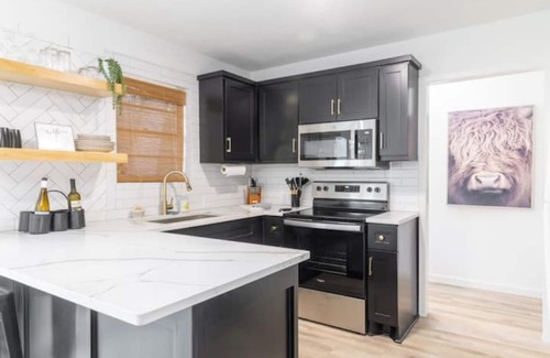 Brenham Maison | New! Spacious Home, Close to Downtown!