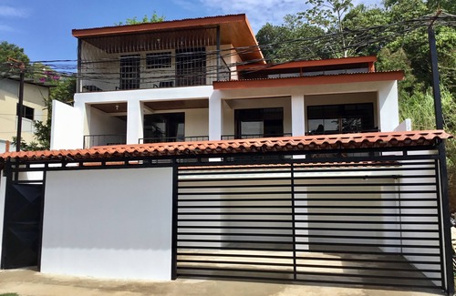 Desamparados Maison | Nouvelle maison spacieuse près de l'aéroport