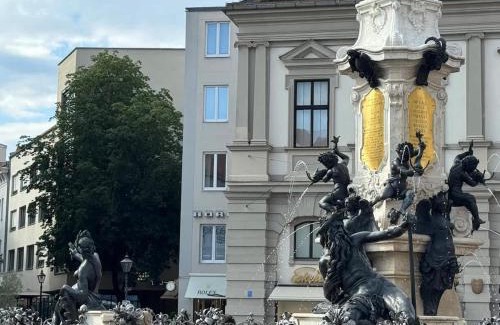 Innenstadt - Sankt Ulrich-Dom Appartement | New spacious luxury apartment at Rathaushausplatz