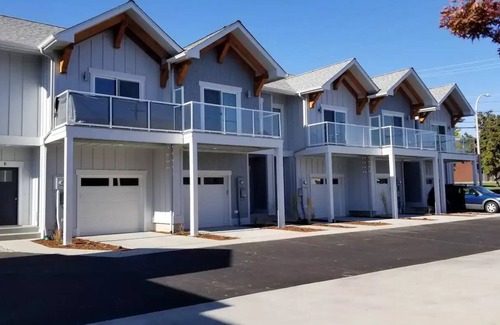 Wenatchee Maison | New & Spacious Townhome Unit D