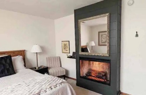 Walker Maison | NEW! Steps from Lake May. Spacious and stylish home in the heart of Walker.