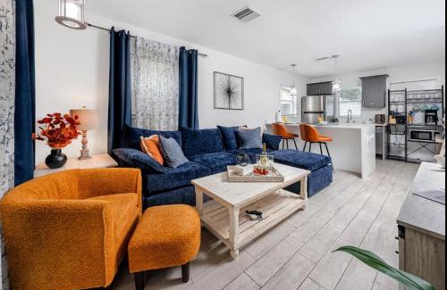 New Port Richey Maison | NEW Steps to Downtown - 7 Mins to Beach & Free Parking