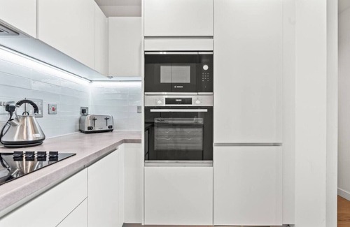 Gay Village Appartement | New St Apartment | Luxury | Parking | Contractors
